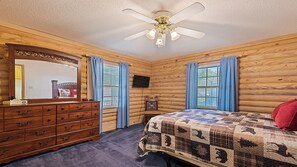 2 makuuhuonetta, silitysrauta/-lauta, ilmainen Wi-Fi, vuodevaatteet