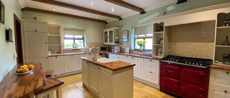 Réfrigérateur, micro-ondes, four, lave-vaisselle