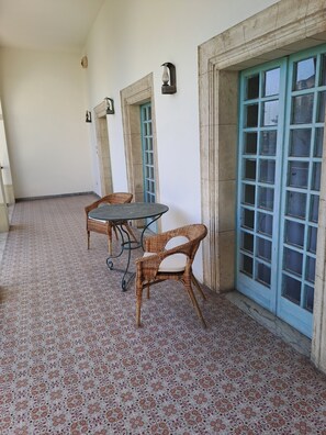 Outdoor dining - Villa Carboni (Cagliari)