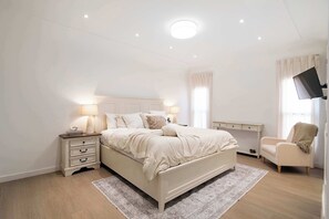 3 bedrooms, desk, iron/ironing board, travel crib - Luxury 3BD Retreat Newly Remodeled Beverly Hills (Beverly Hills)