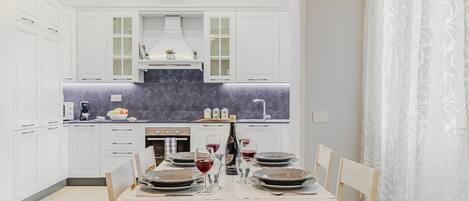 Mikrowelle, Ofen, Herdplatte, Geschirrspüler