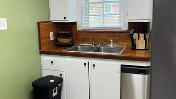 Micro-ondes, plaque de cuisson, lave-vaisselle