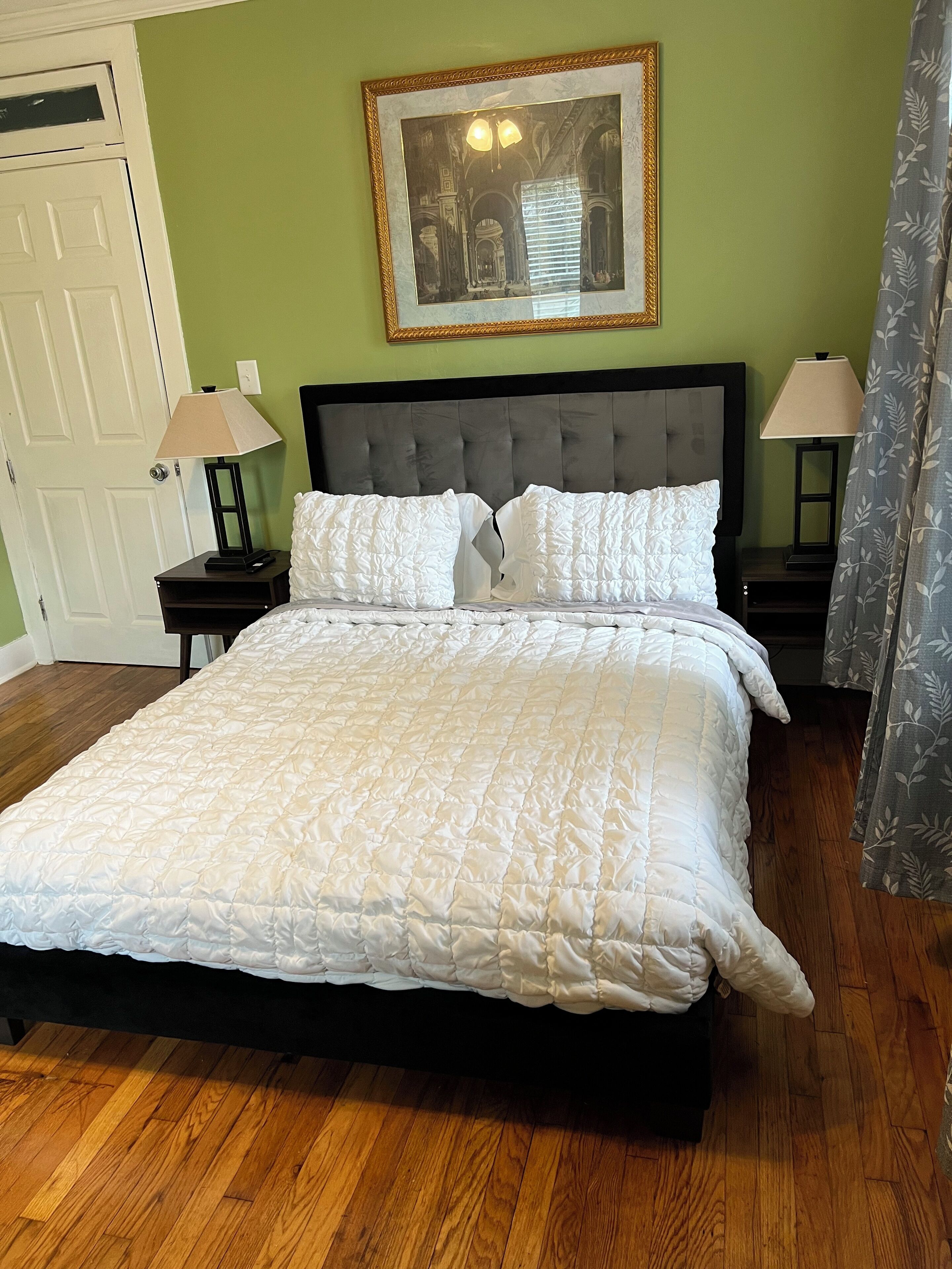 2 makuuhuonetta, silitysrauta/-lauta, Wi-Fi, vuodevaatteet