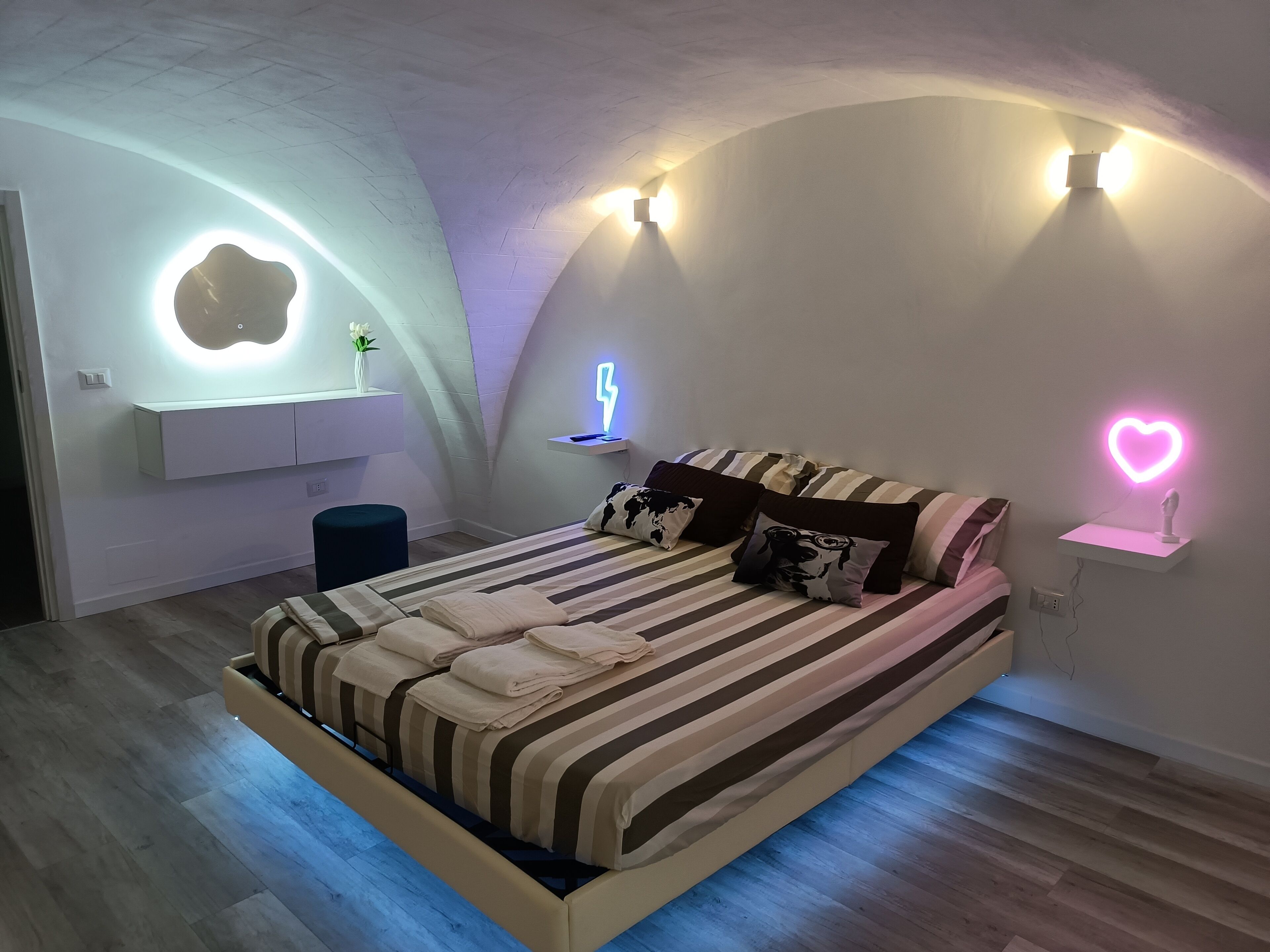 2 bedrooms, WiFi, bed sheets, wheelchair access