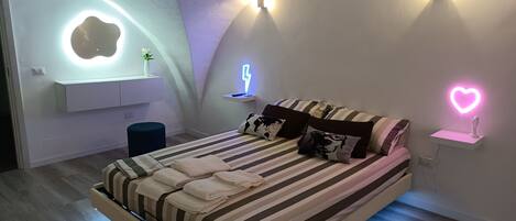 2 bedrooms, WiFi, bed sheets, wheelchair access