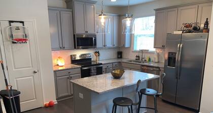 3BR Family Retreat • 20 min to Downtown Atlanta • Quiet & Fully Equipped Stay