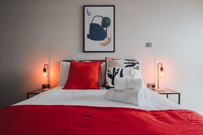 2 chambres, fer et planche à repasser, literie fournie