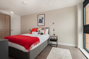 2 bedrooms, iron/ironing board, bed sheets