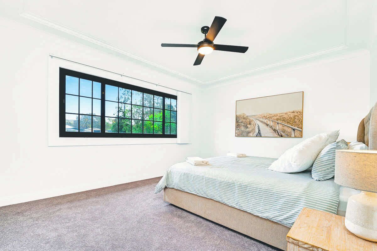 6 bedrooms, iron/ironing board, WiFi, bed sheets