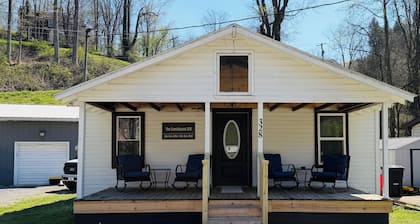 Lovely 2-bedroom house river front in Webster Springs