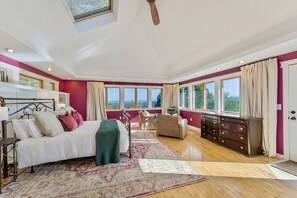 3 Schlafzimmer, Schreibtisch, Bügeleisen/Bügelbrett, Reisekinderbett