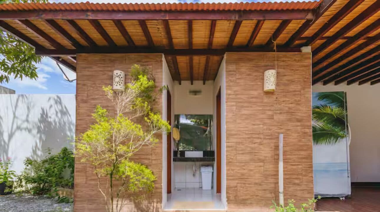 Classic House, Lanai, Garden View | Bathroom | Towels, soap, toilet paper