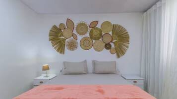 Cortinas blackout, ferros/tábuas de passar roupa, Wi-Fi de cortesia