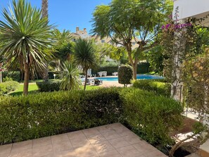 Property grounds - NEW! Spacious two-bedroom apartment. 2 terraces, pool, 10 minutes to the beach. (Lote 78, Bloco D.)