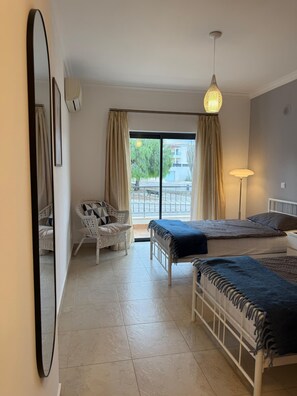 2 chambres, fer et planche à repasser, Wi-Fi gratuit, draps fournis