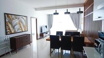 Apartment, 2 Bedrooms, Smoking, Balcony | Living room