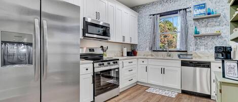 Mikrobølgeovn, ovn, kogeplade, opvaskemaskine