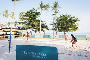 En la playa, traslado desde/hacia la playa gratis, sombrillas