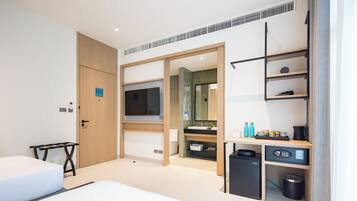 Desk, laptop workspace, free WiFi, bed sheets