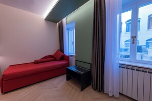 华丽三人房 | 办公桌、遮光窗帘、隔音、熨斗/熨板