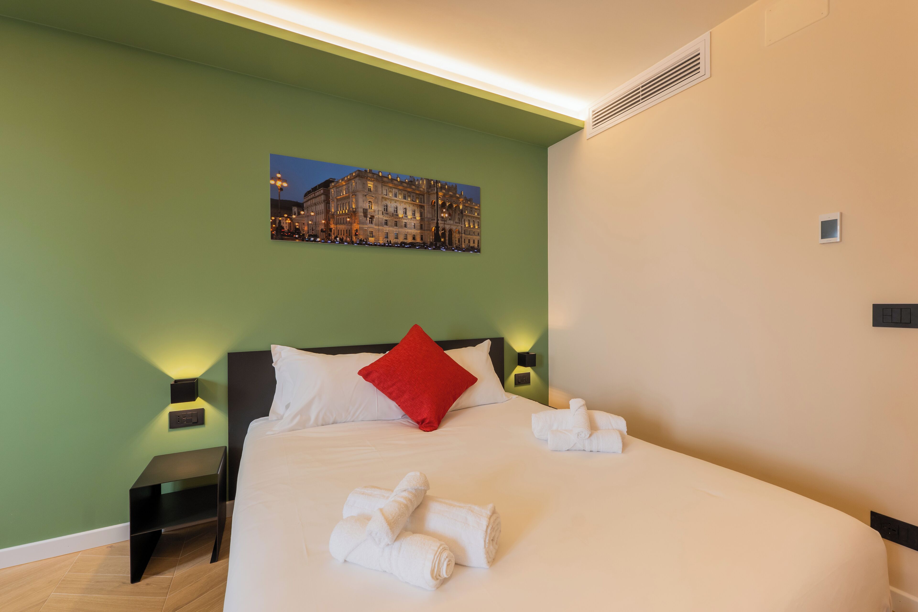 더블룸, 마당 전망 | 책상, 암막 커튼, 방음 설비, 다리미/다리미판