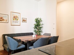 Deluxe Apartment | In-room dining - Pension Mozart - Vienna Center, Self Check-in (Vienna)