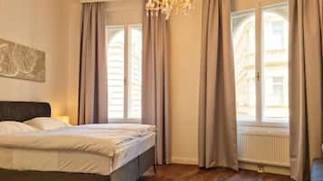 Deluxe-Doppelzimmer, Stadtblick | Schreibtisch, kostenloses WLAN