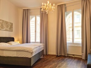 Deluxe Double Room, City View | Desk, free WiFi - Pension Mozart (Wien)