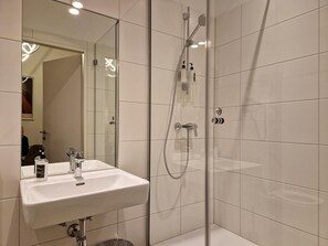 Bathroom - Pension Mozart - Vienna Center, Self Check-in (Vienna)