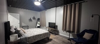 BRAND NEW, SPACIOUS, FUN - The Wolves Den on Fraley