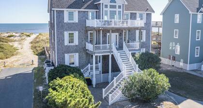 Luxury 8 bed Oceanfront Home with Heated Pool, Hot Tub & Game Room!