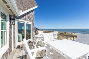 Outdoor dining - Luxury 8 bed Oceanfront Home with Pool, Hot Tub & Game Room! (Frisco)