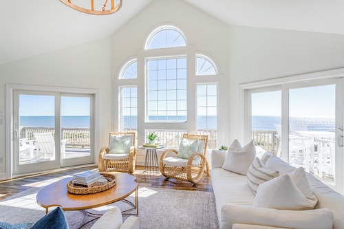 Luxury 8 bed Oceanfront Home with Heated Pool, Hot Tub & Game Room!