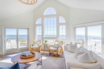 Luxury 8 bed Oceanfront Home with Heated Pool, Hot Tub & Game Room!