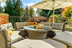 Outdoor dining - Ardnacarrig Estate (Bandon)