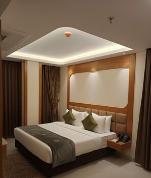 Family Suite | Premium bedding, in-room safe, desk, laptop workspace - Hotel Green View (Berhampore)