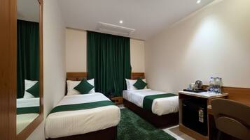 Economy Twin Room | Premium bedding, in-room safe, desk, laptop workspace