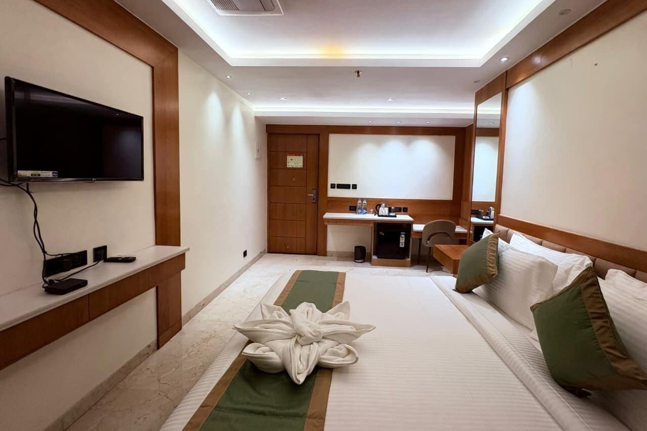 Deluxe Double Room | Premium bedding, in-room safe, desk, laptop workspace