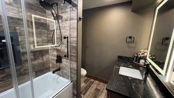 Assecador de cabells, tovalloles, sabó i xampú