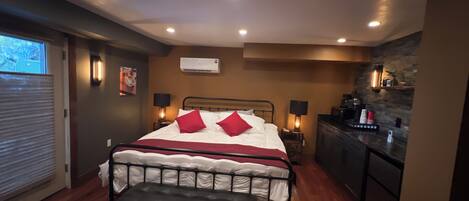 1 habitación, tabla de planchar con plancha, wifi gratis y ropa de cama