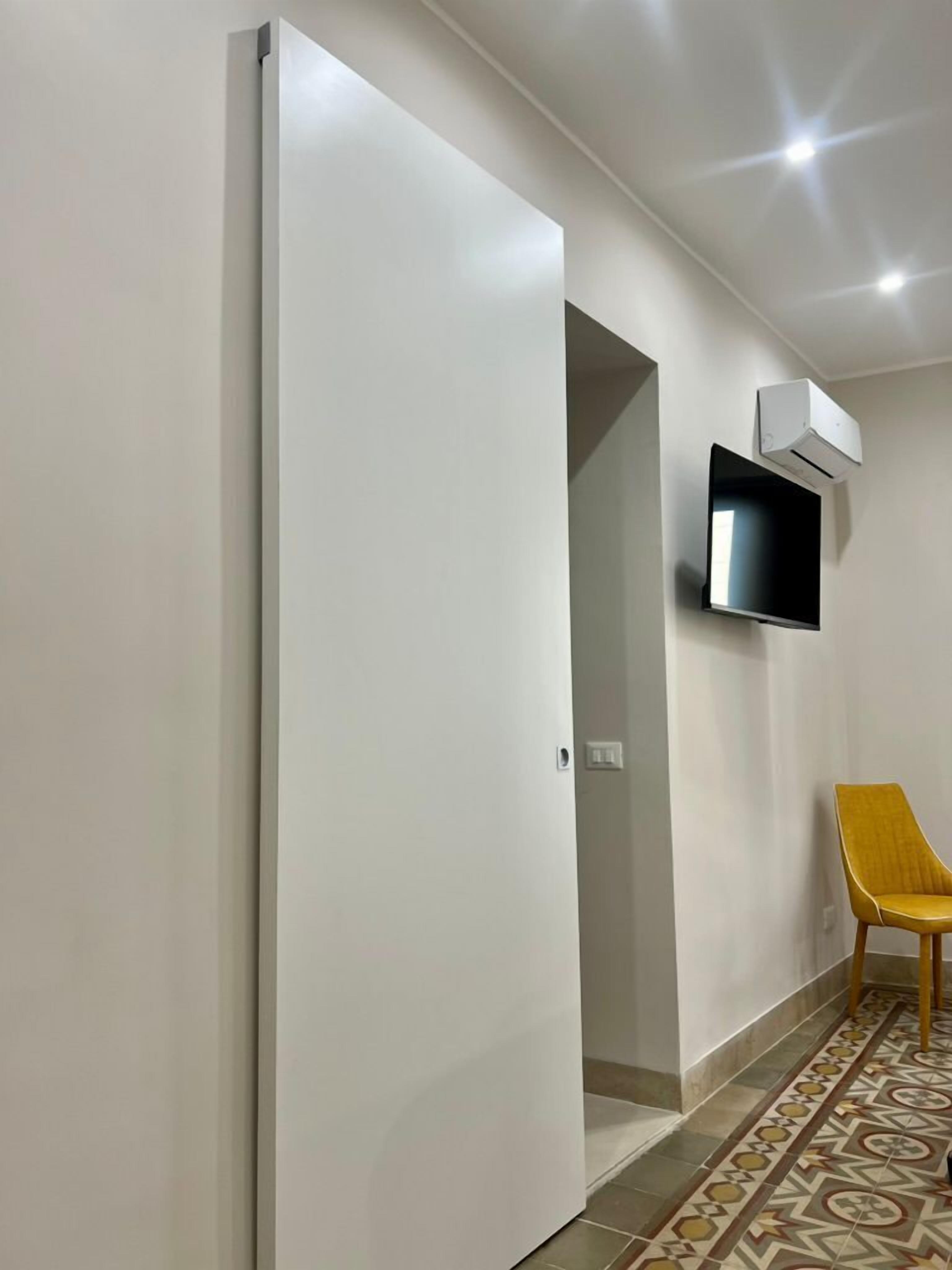 Superior-Zimmer, Balkon, Stadtblick | Schallisolierte Zimmer, Bügeleisen/Bügelbrett, kostenloses WLAN