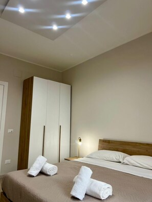 標準客房, 陽台, 城市景觀 | 隔音、熨斗/熨衣板、免費無線上網