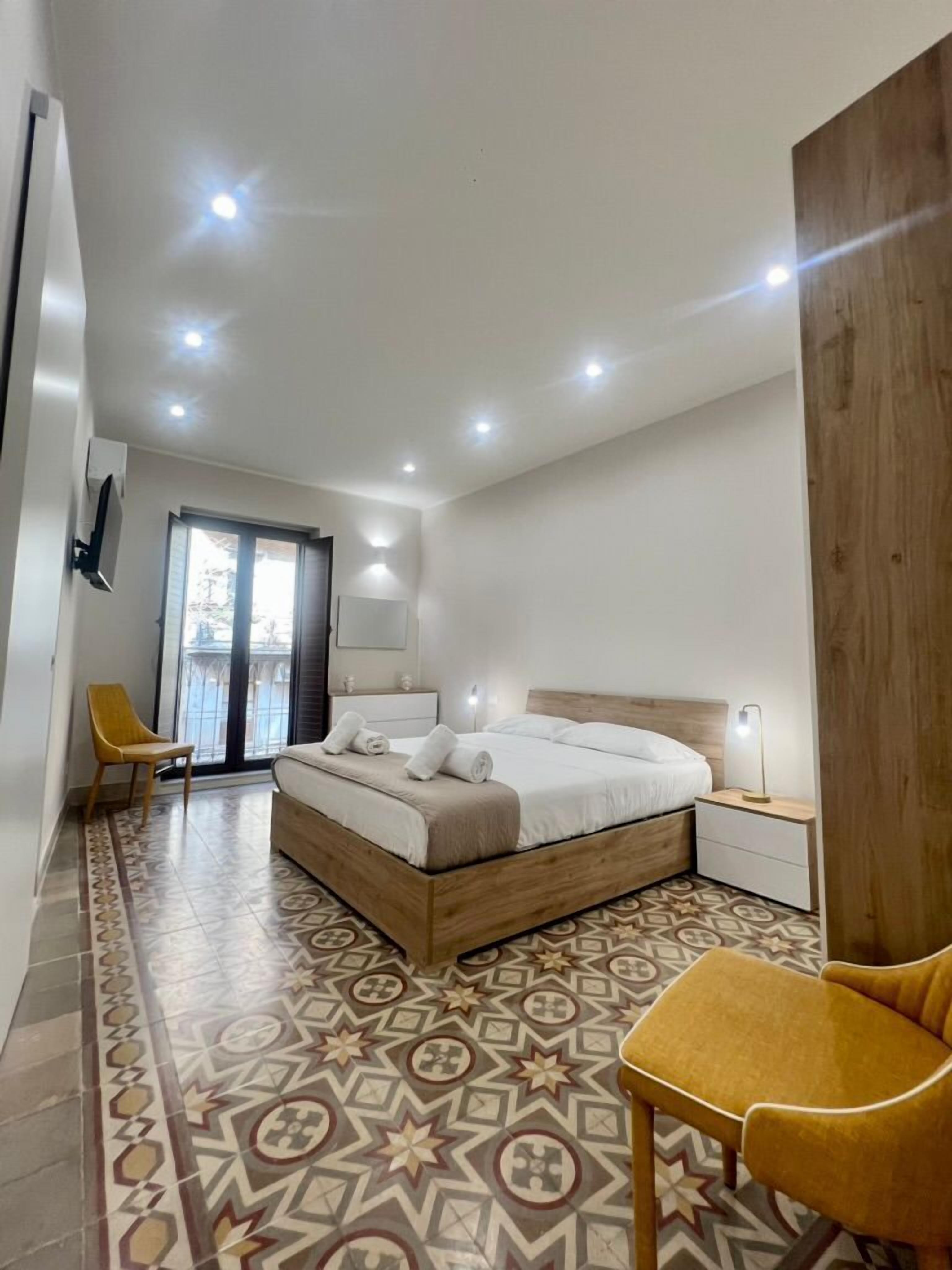 Superior-Zimmer, Balkon, Stadtblick | Schallisolierte Zimmer, Bügeleisen/Bügelbrett, kostenloses WLAN