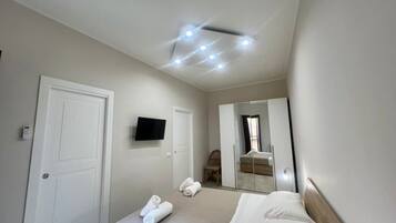 Economy-Zimmer, Stadtblick | Schallisolierte Zimmer, BĂŒgeleisen/BĂŒgelbrett, kostenloses WLAN