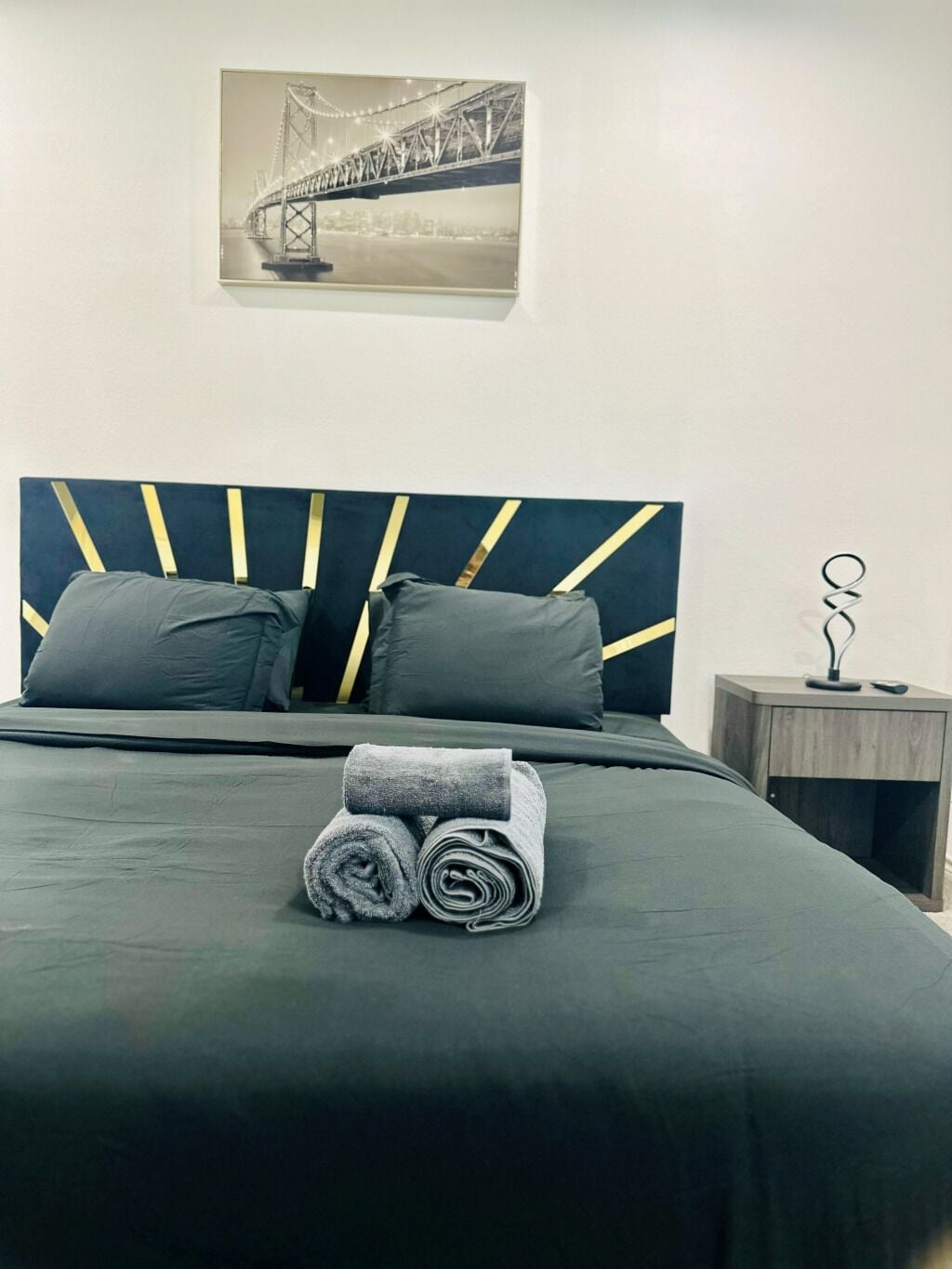 3 habitaciones, tabla de planchar con plancha y wifi gratis 