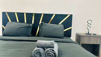 3 habitaciones, tabla de planchar con plancha y wifi gratis