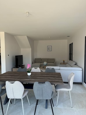 Dining - Large luxury villa with swimming pool (Violès)
