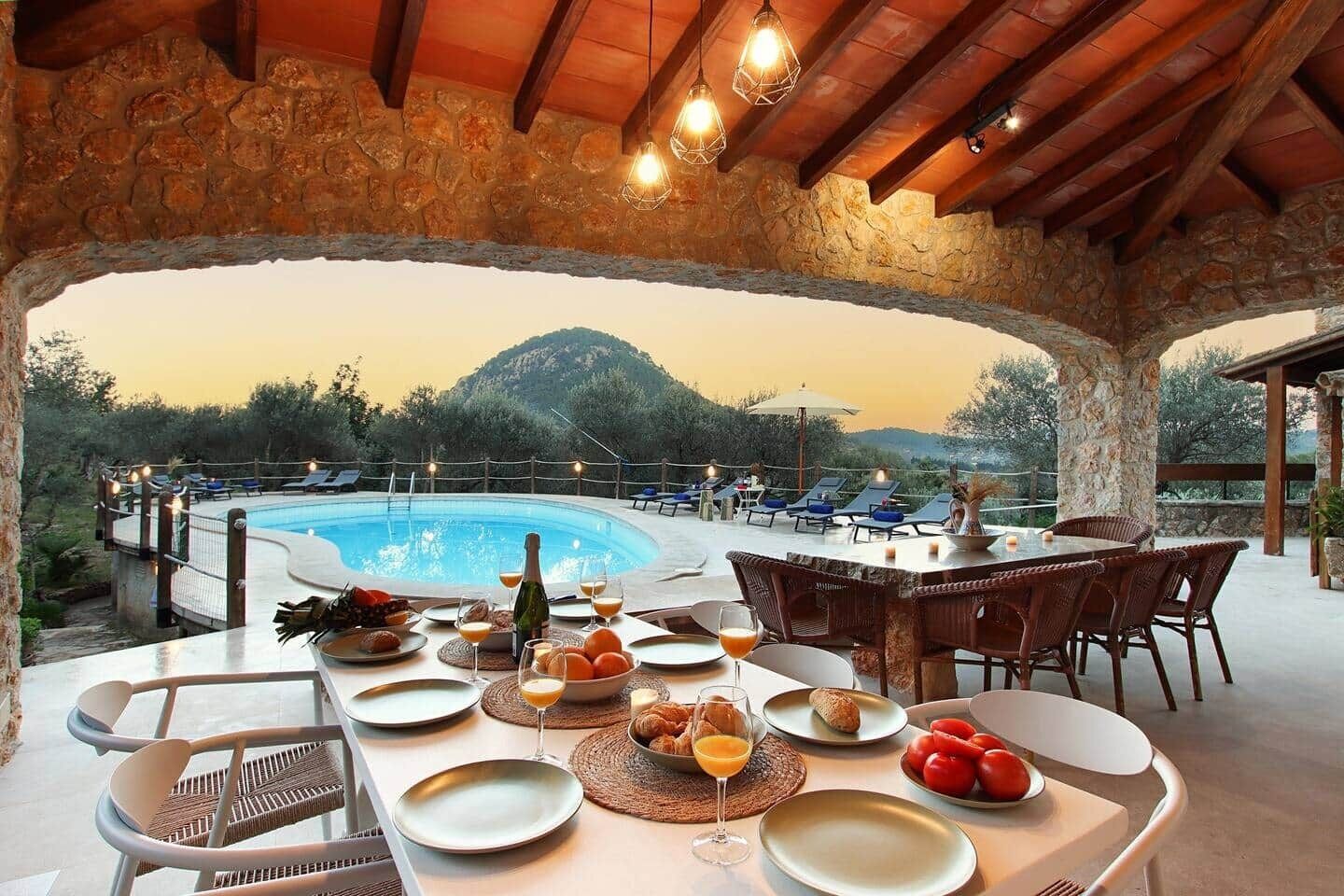 تناول الطعام بالخارج