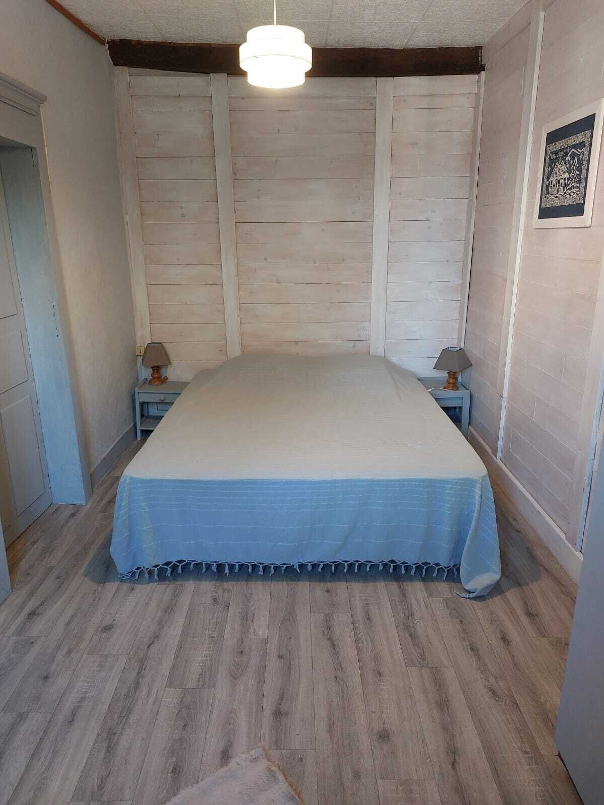 2 habitaciones, tabla de planchar con plancha y acceso a internet 