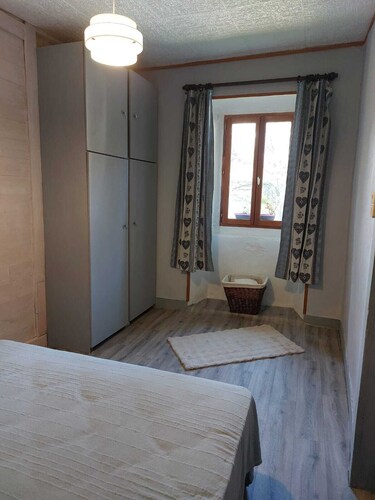 Garden-level apartment in renovated farmhouse, 3-minute walk from town center